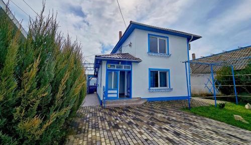 Three-Bedroom Holiday Home 