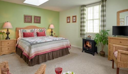 Deluxe Queen Room