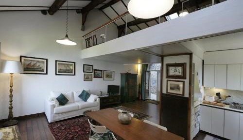 One-Bedroom Apartment with Lake View