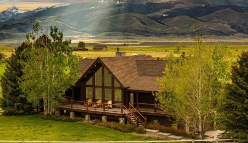 Four-Bedroom Holiday Home