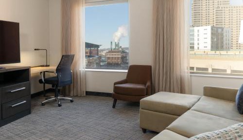 1 Bedroom Larger Suite, 2 Queen, Sofa bed, City view