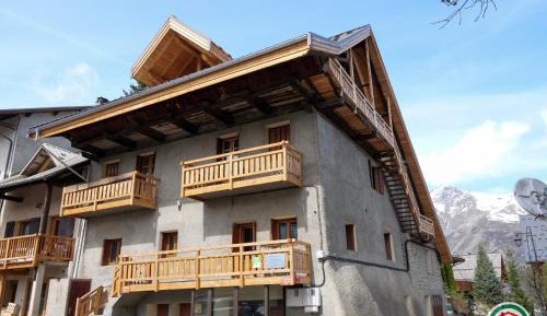 Two-Bedroom Apartment with Mountain View