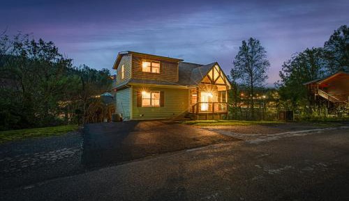 Three-Bedroom Holiday Home 