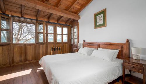 Apartment with Mountain View