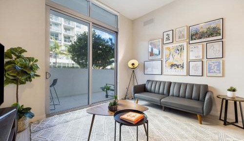 Apartment with Pool View 