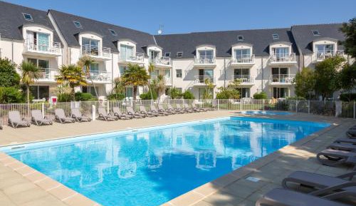 Superior One-Bedroom Apartment with Balcony