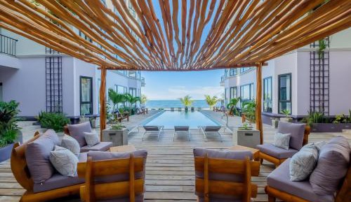Oceanfront Deluxe Suite