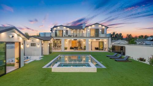 Seven-Bedroom Villa