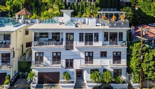 Six-Bedroom Villa 