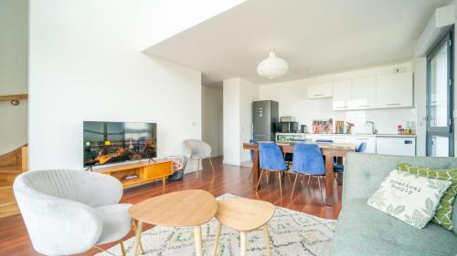 Four-Bedroom Deluxe Apartment