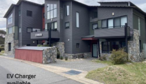Apartment with Mountain View