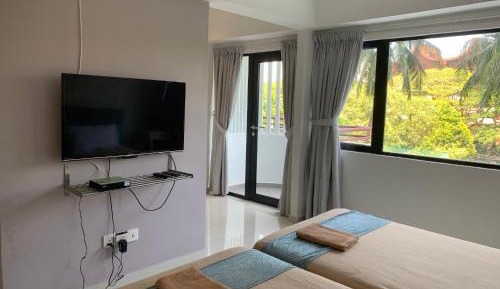 Deluxe One-Bedroom Apartment