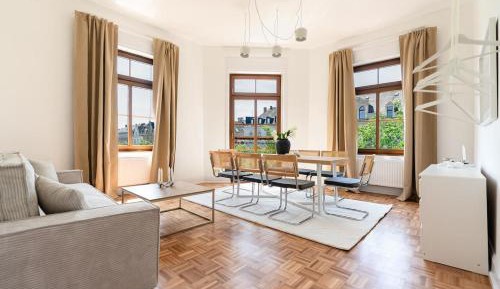Three-Bedroom Deluxe Apartment
