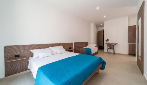 Quadruple Room with Private Bathroom