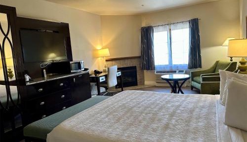King Suite with Spa Bath and Balcony - Non-Smoking