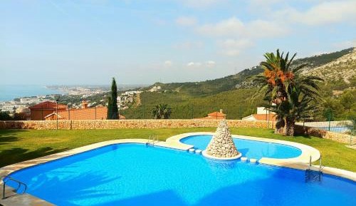Two-Bedroom Deluxe Apartment with Ocean View