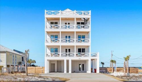 Eight-Bedroom Holiday Home