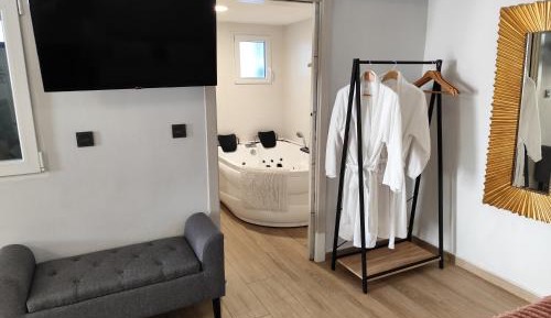 Deluxe Suite with Spa Bath