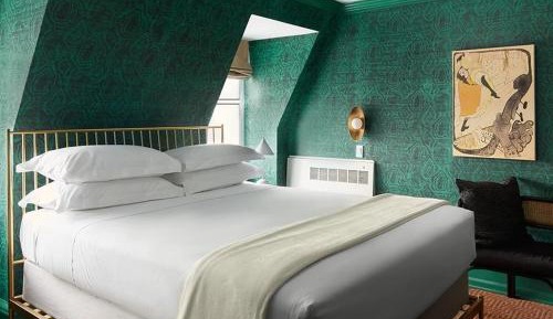 Deluxe Queen Room