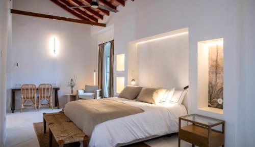 Double or Twin Room with Mountain View