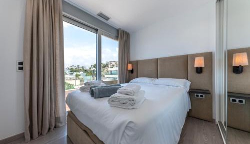 Three-Bedroom Deluxe Apartment