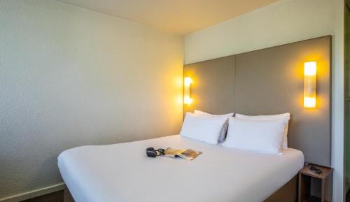 Double Room with One Double Bed and One Junior Bed (Up To 10 Years)