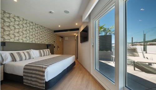 Premium Triple Room Terrace Pool