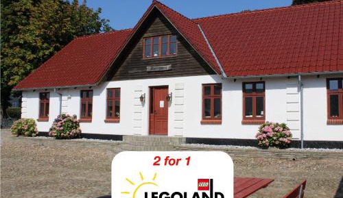 Three-Bedroom Deluxe Apartment