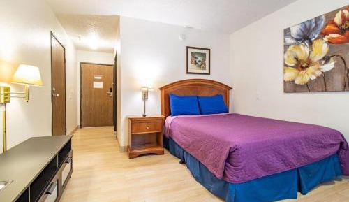 Standard Queen Room