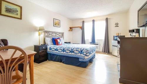 Deluxe Queen Room