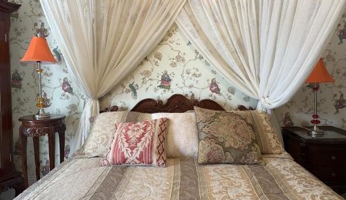 Queen Suite