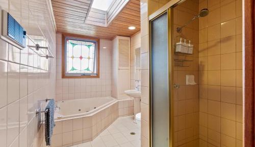 Three-Bedroom Apartment with Balcony