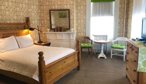 Triple Room with Private Bathroom
