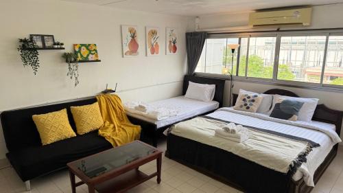 King Studio with Sofa Bed