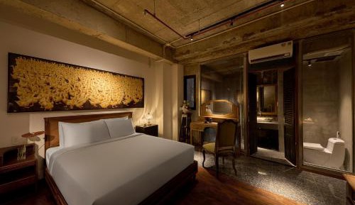 Artist Signature Room ( Internal window )