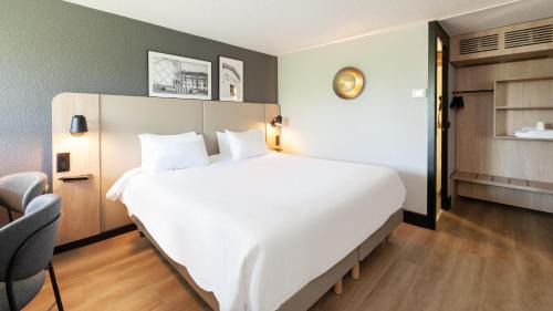 Superior Room - 1 King Bed