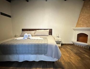 Deluxe King Suite