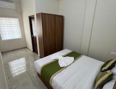 Deluxe One-Bedroom Apartment
