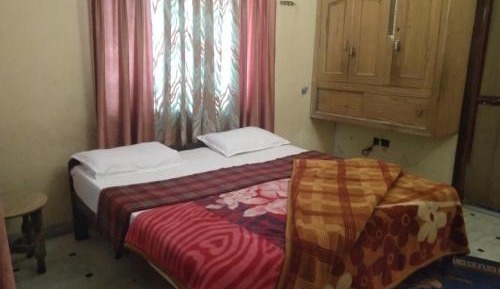 Deluxe Room (2 Adults + 1 Child)