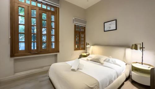 One-Bedroom Apartment with City View