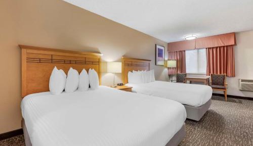 Queen Room with Two Queen Beds with Bathtub - Non-Smoking