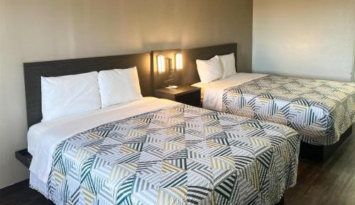 Queen Room with Two Queen Beds and Micro Fridge - Non-Smoking