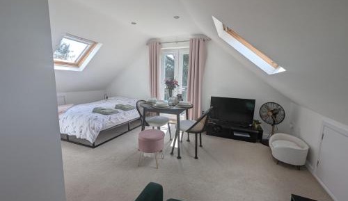 Deluxe Two-Bedroom Apartment with Garden View