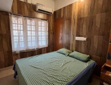 Deluxe Double Room (2 Adults + 1 Child)