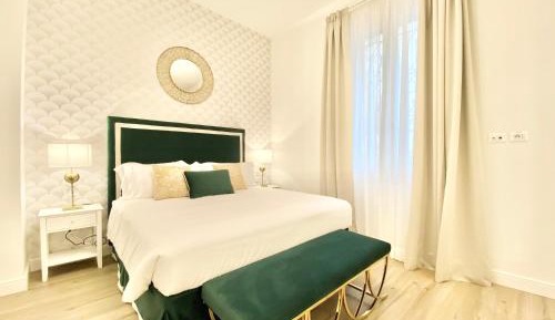 Two-Bedroom Deluxe Apartment with Garden View
