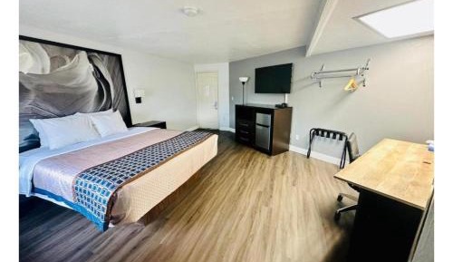 Standard Queen Room