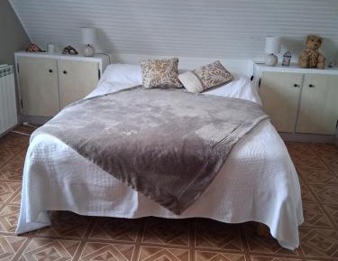 Deluxe Room (2 Adults + 1 Child)