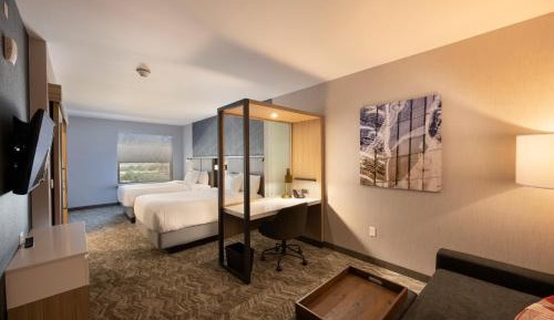 Suite with Two Queen Trundle Beds 