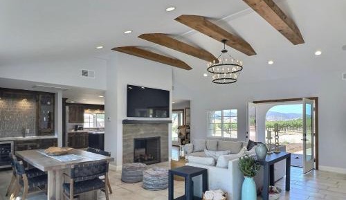 Three-Bedroom Holiday Home 