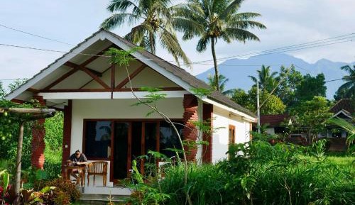 Deluxe Double Room (2 Adults + 1 Child)